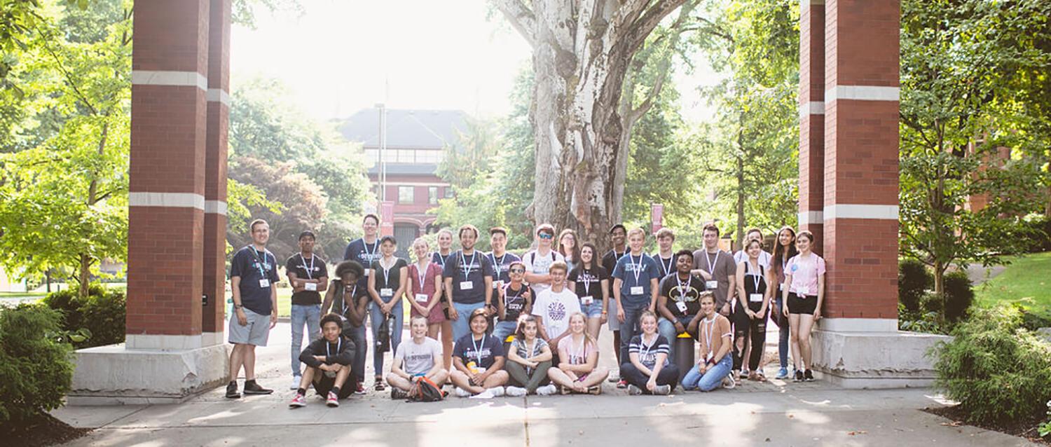 Immerse 2019 group shot under the arch at SPU
